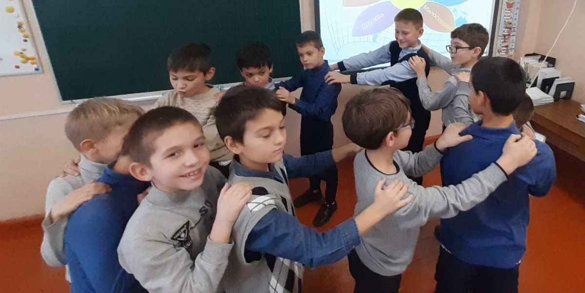 Постер к социальной практике: Честность, доверие, уважение идут рука об руку по жизни.