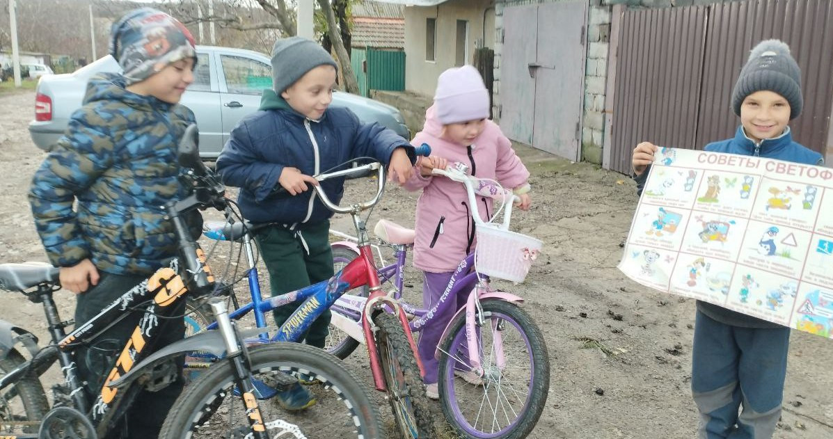 Постер к социальной практике: Не тот друг, кто потакает, а тот, кто помогает