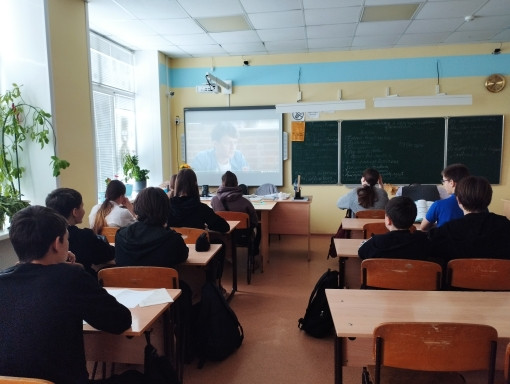 Постер к социальной практике: Счастье в помощи нашим защитникам