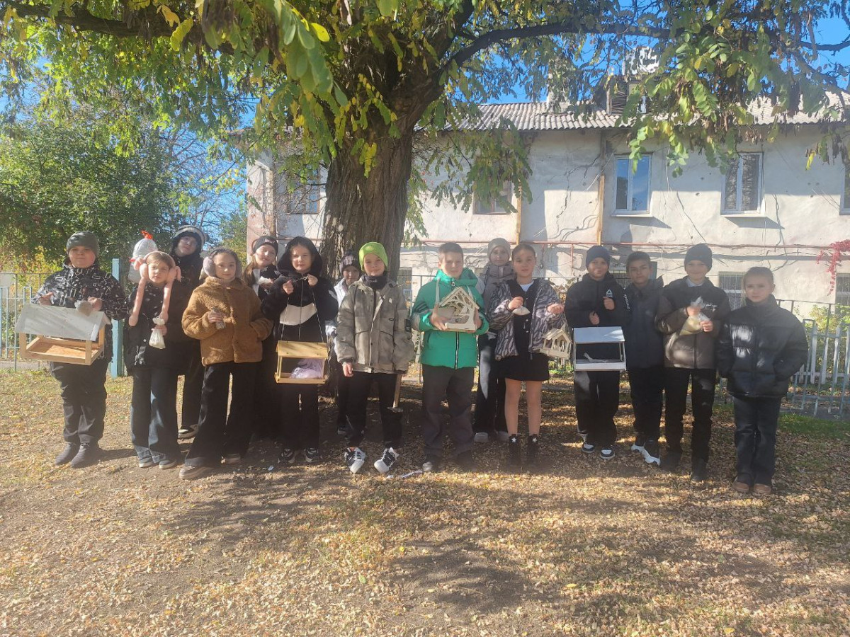 Постер к социальной практике: Забота о пернатых, наших крылатых соседях.