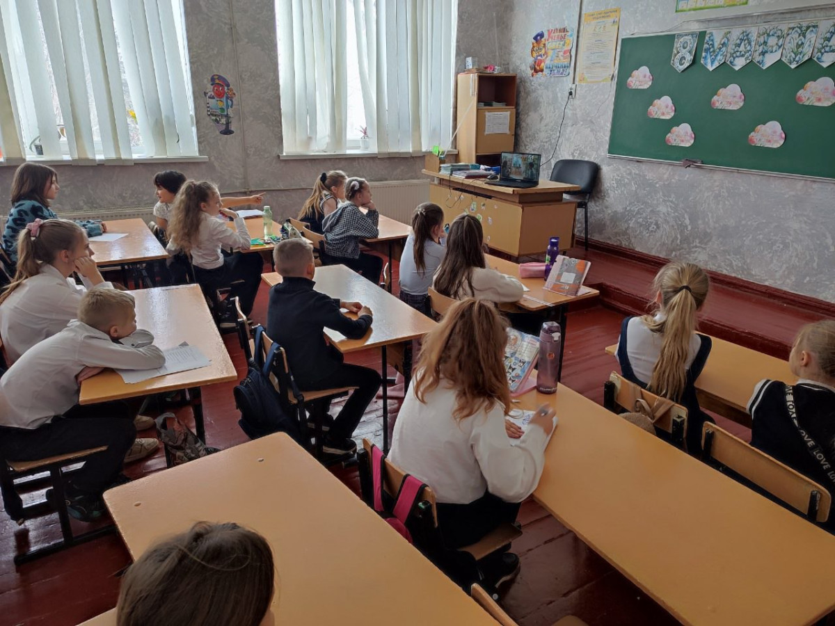 Постер к социальной практике: Изготовление открыток для мам