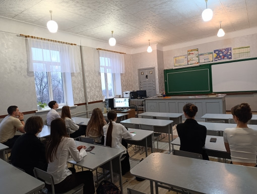 Постер к социальной практике: Розы от выпускников