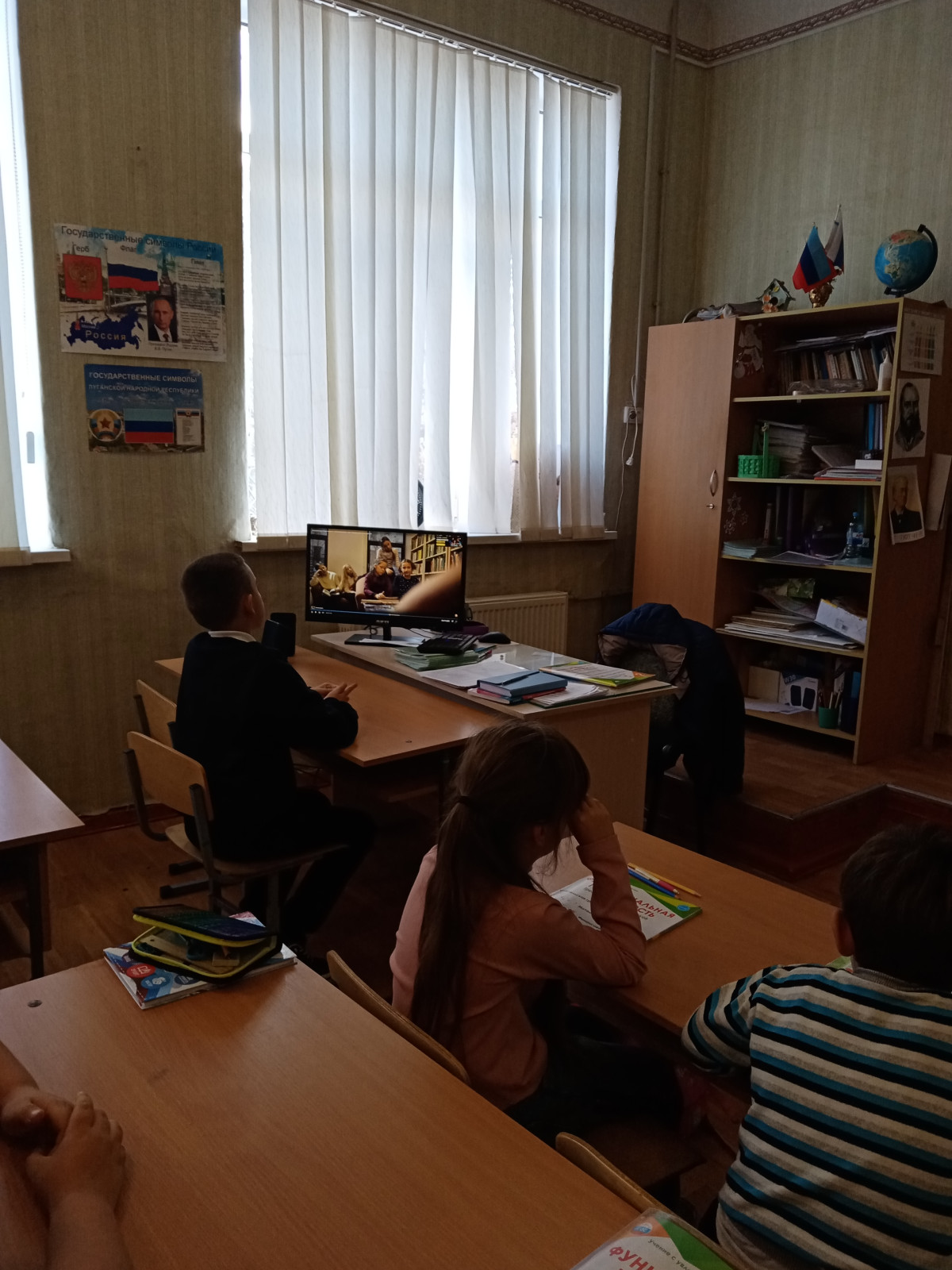 Постер к социальной практике: Если можешь-помоги