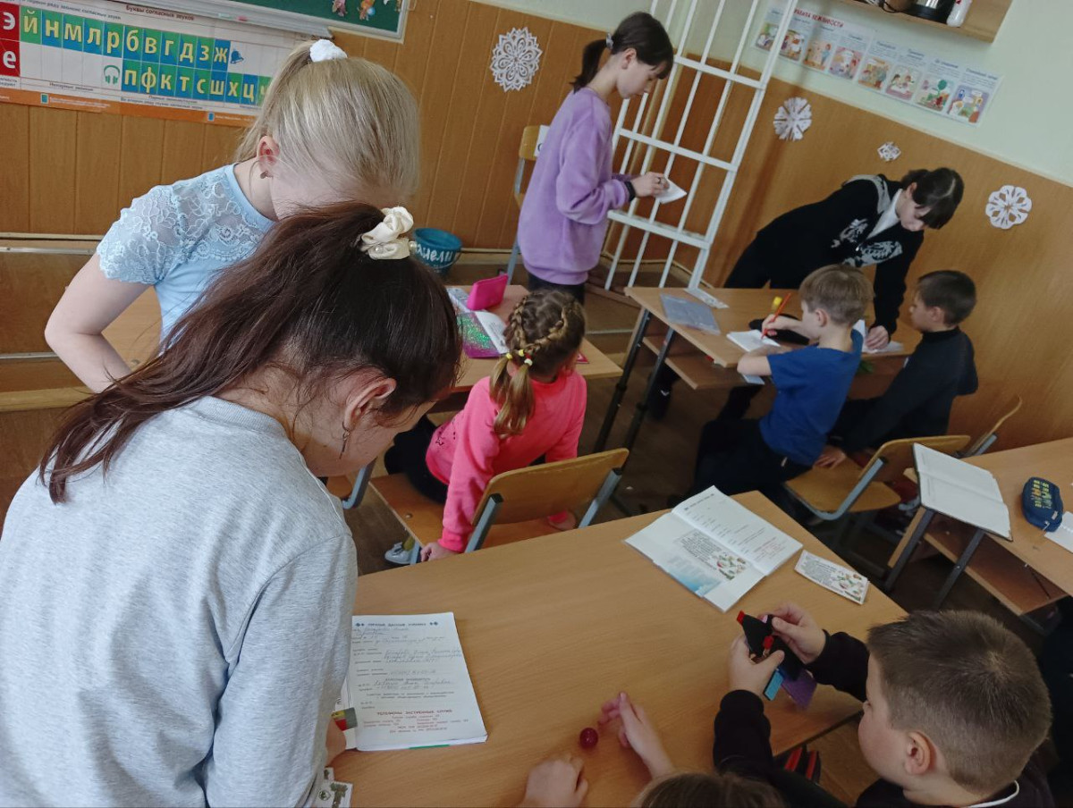 Постер к социальной практике: В гости к первоклашкам.