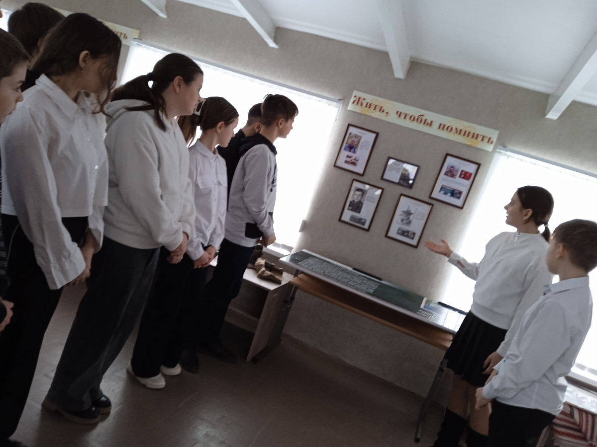 Постер к социальной практике: Воспитание героизма, подвиг