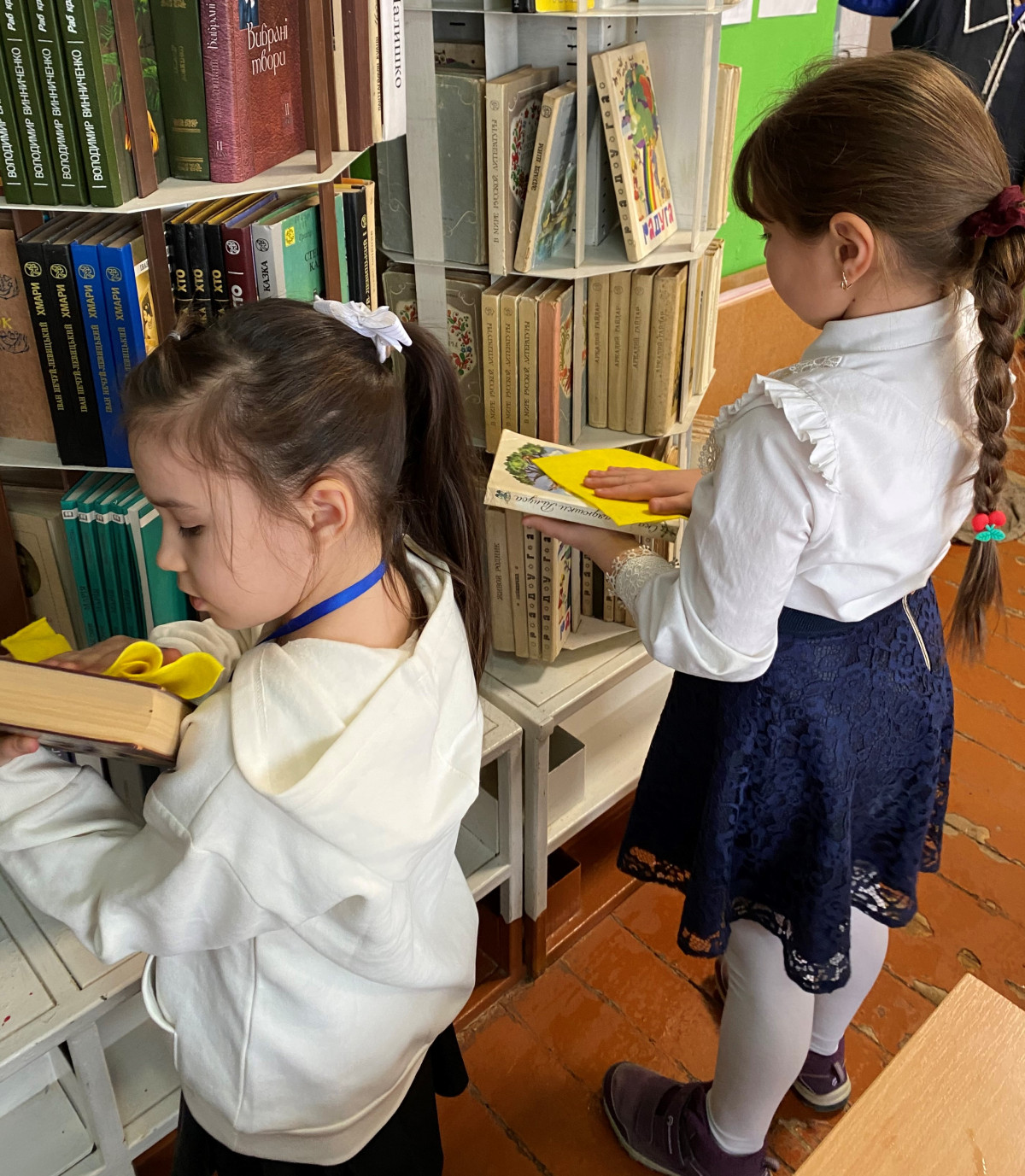 Постер к социальной практике: Помощники