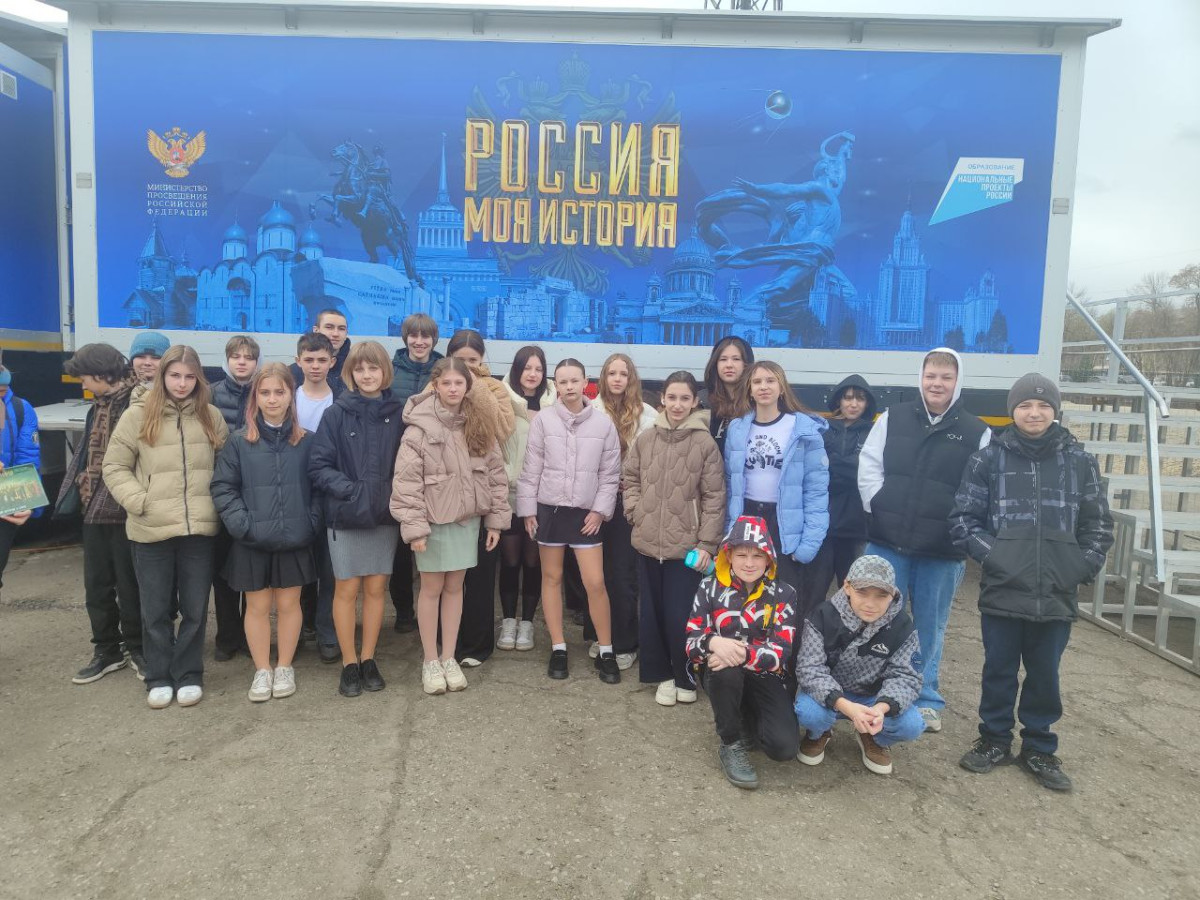 Постер к социальной практике: изучение истории России