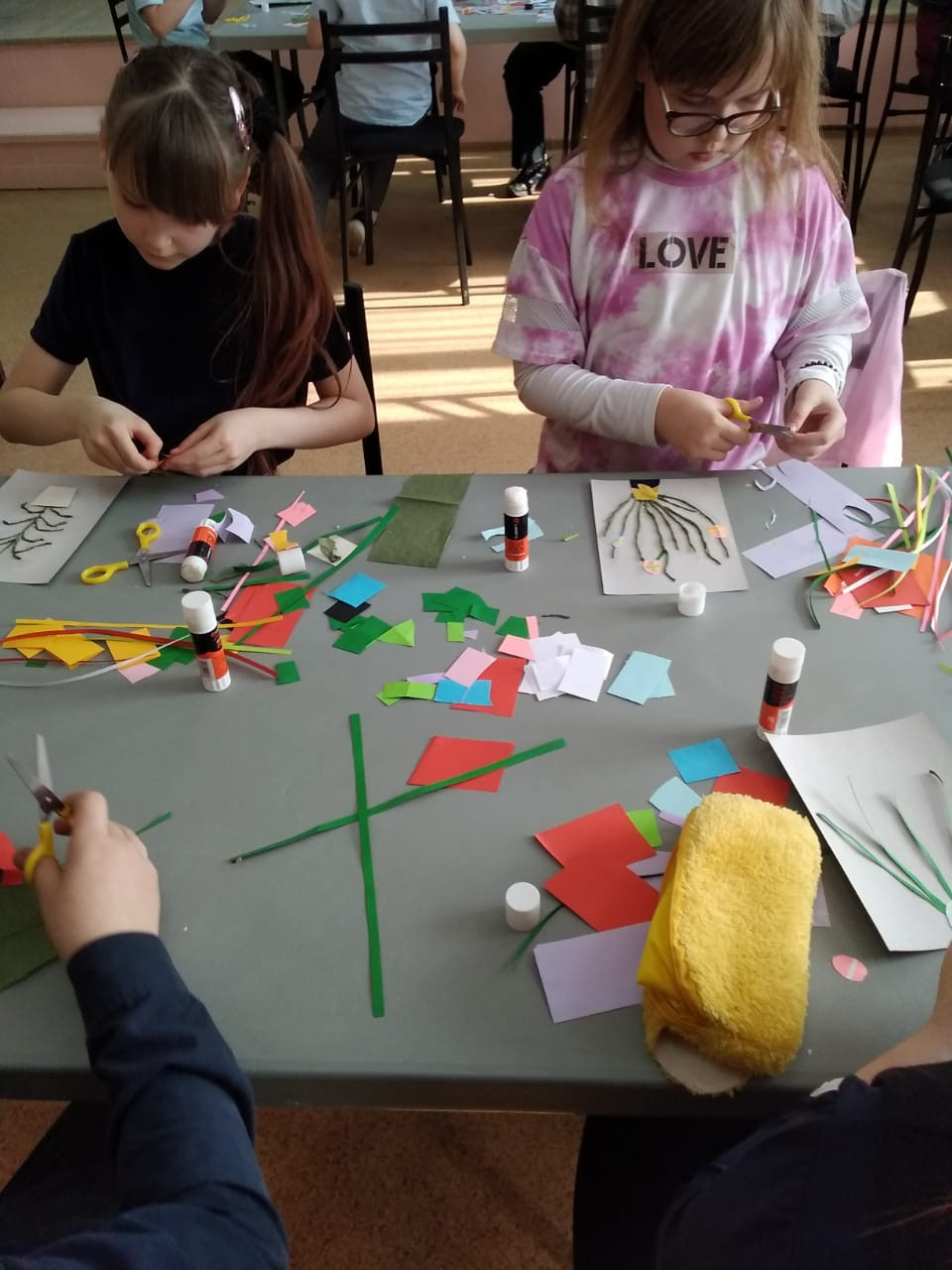 Постер к социальной практике: Доброе братство - лучше богатства.
