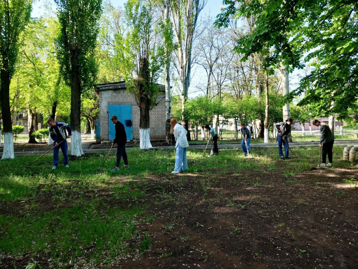 Постер к социальной практике: «Без труда не может быть чистой и радостной жизни»