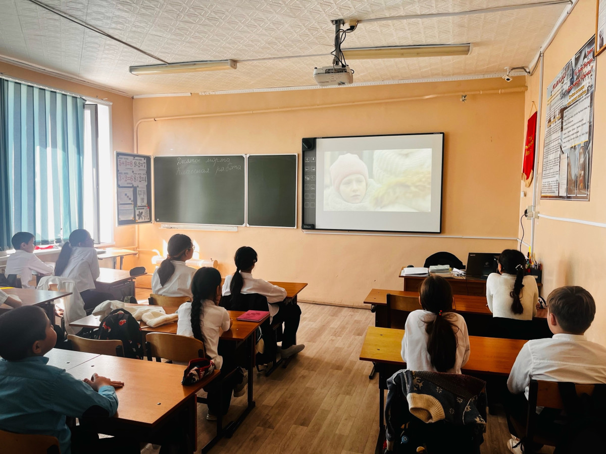 Постер к социальной практике: 8 марта