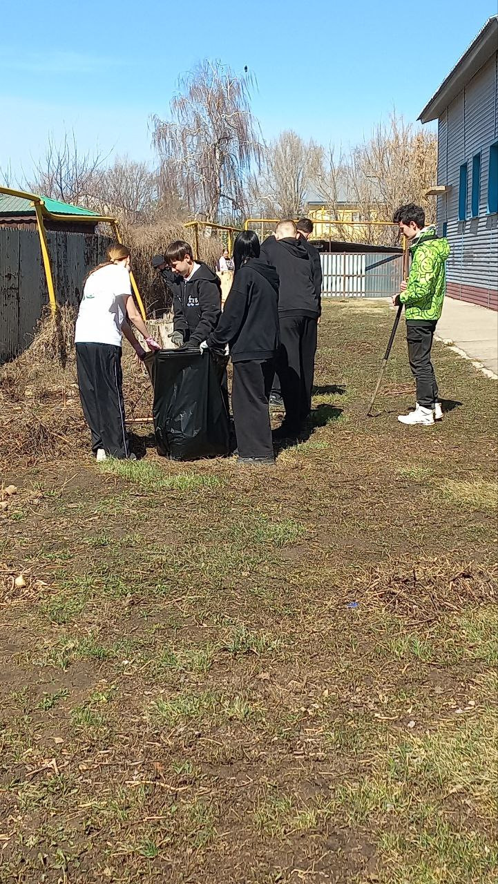 Постер к социальной практике: коллективное творчество и труд