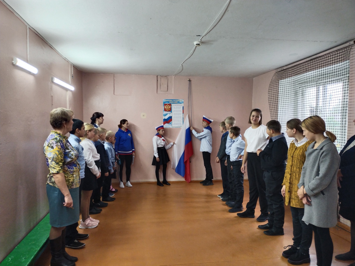 Постер к социальной практике: Поднятие флага РФ