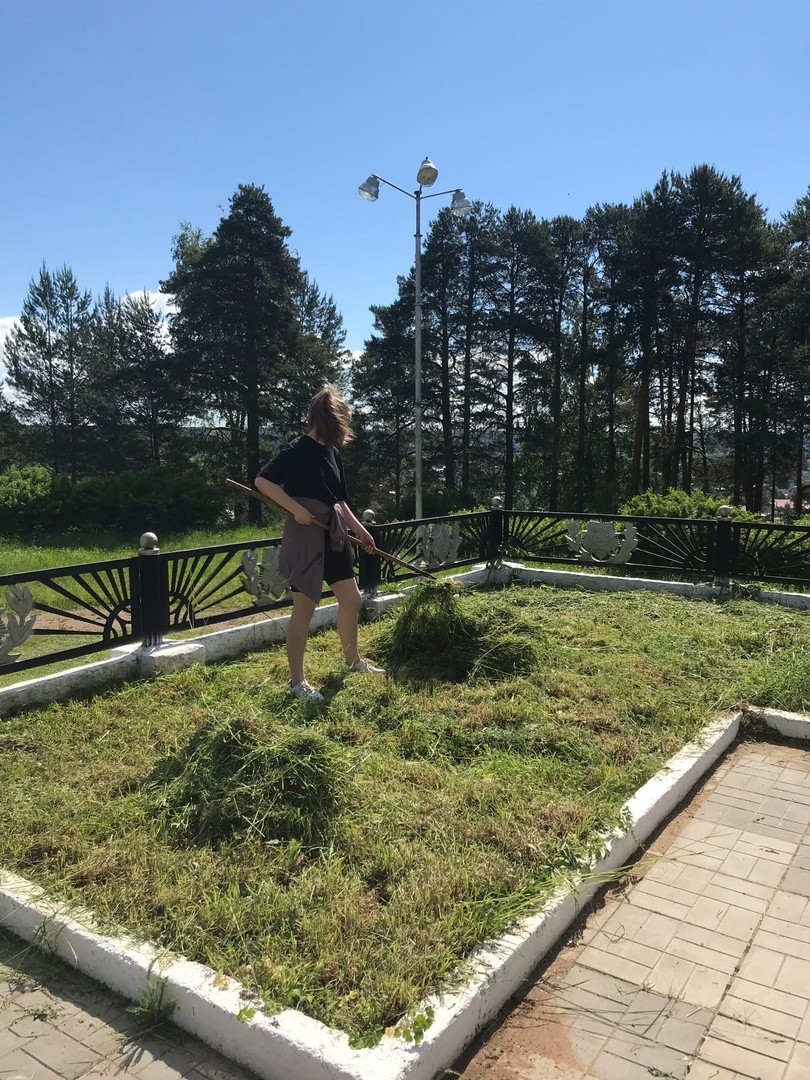 Постер к социальной практике: "Герои те, кто жизни сохранял...."