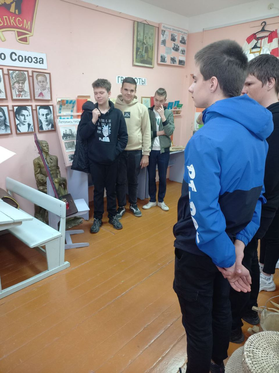 Постер к социальной практике: Помня прошлое-строим будущее!
