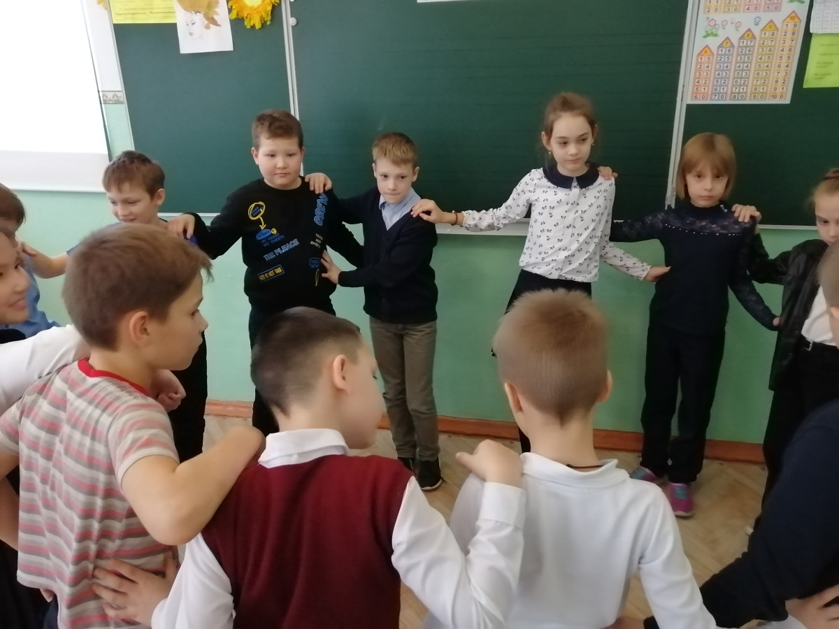 Постер к социальной практике: Будем дружно мы играть