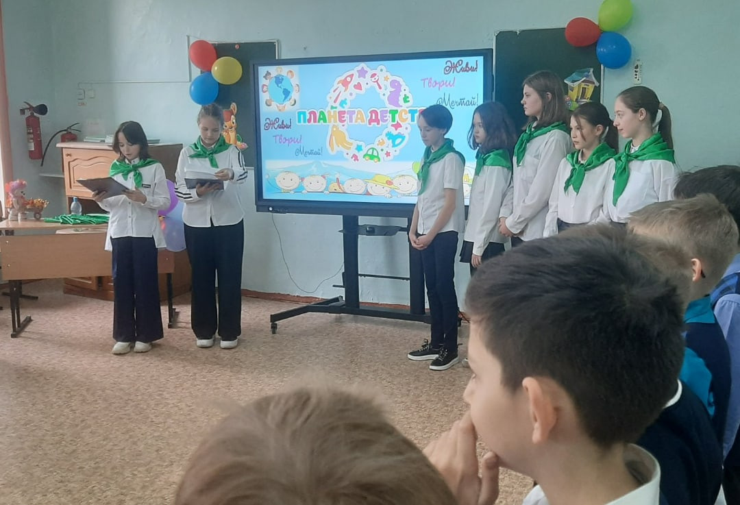 Постер к социальной практике: "Береги честь с молоду!"