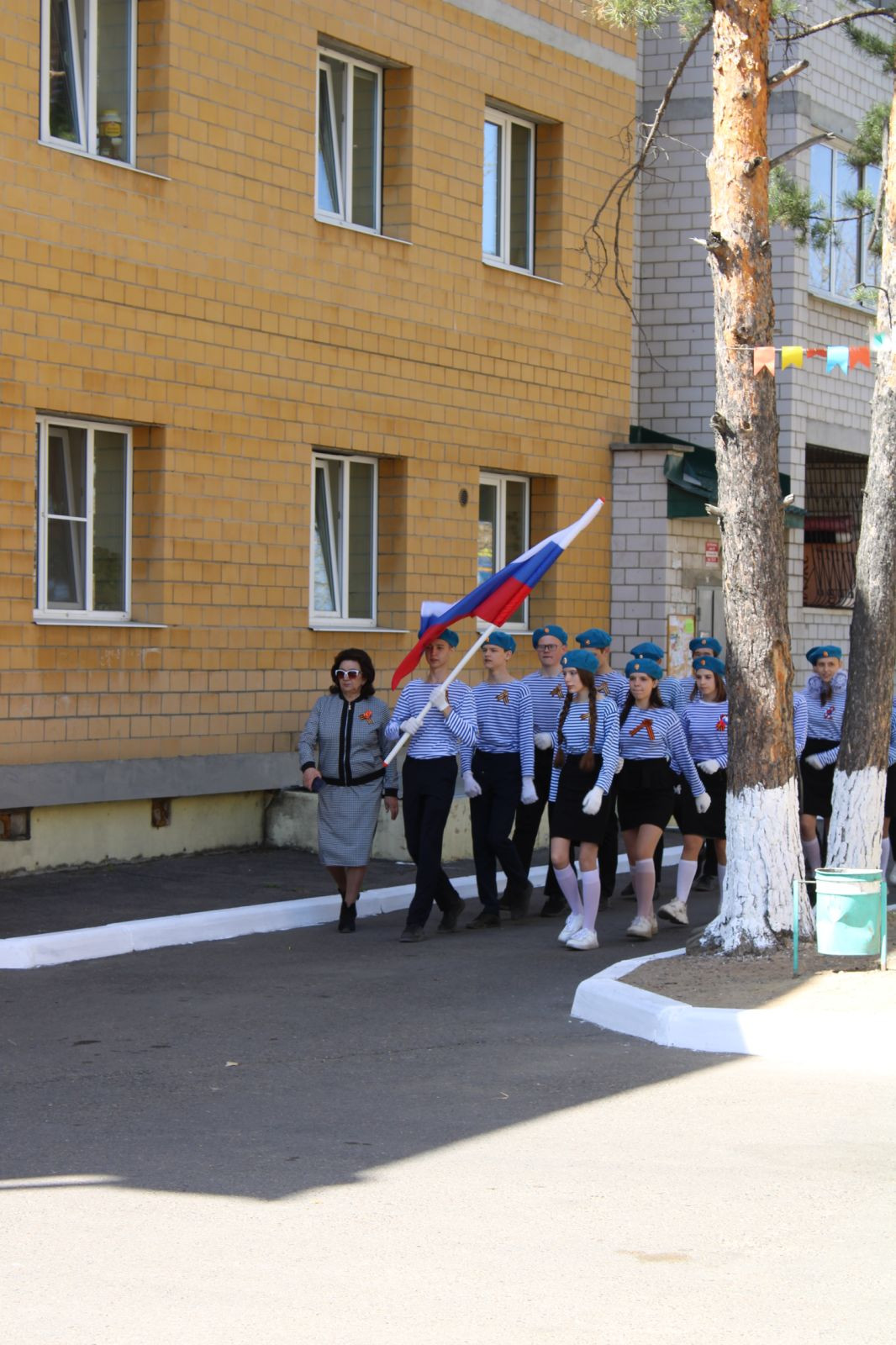Постер к социальной практике: Парад у дома Ветерана