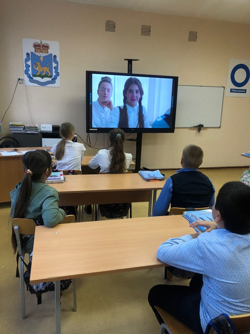 Постер к социальной практике: Помощь младшим школьникам