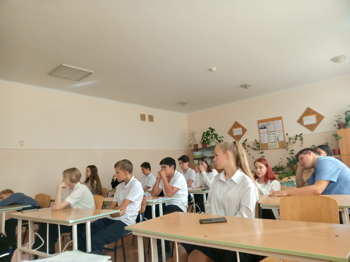 Постер к социальной практике: Труд на благо всех людей преобразит планету и нас с вами.