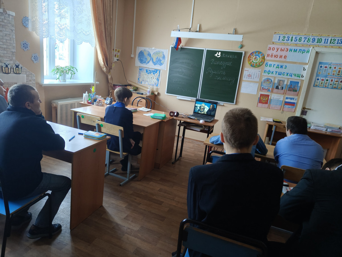 Постер к социальной практике: "Надо знать, какой была война, чтобы знать, какое это благо-Мир!"