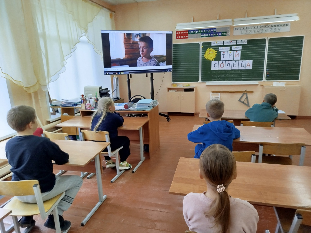 Постер к социальной практике: Уважения не ищут — трудом добывают