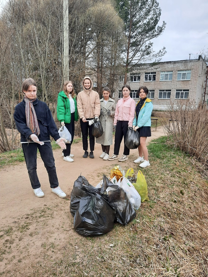 Постер к социальной практике: МБОУ "Юровский центр"