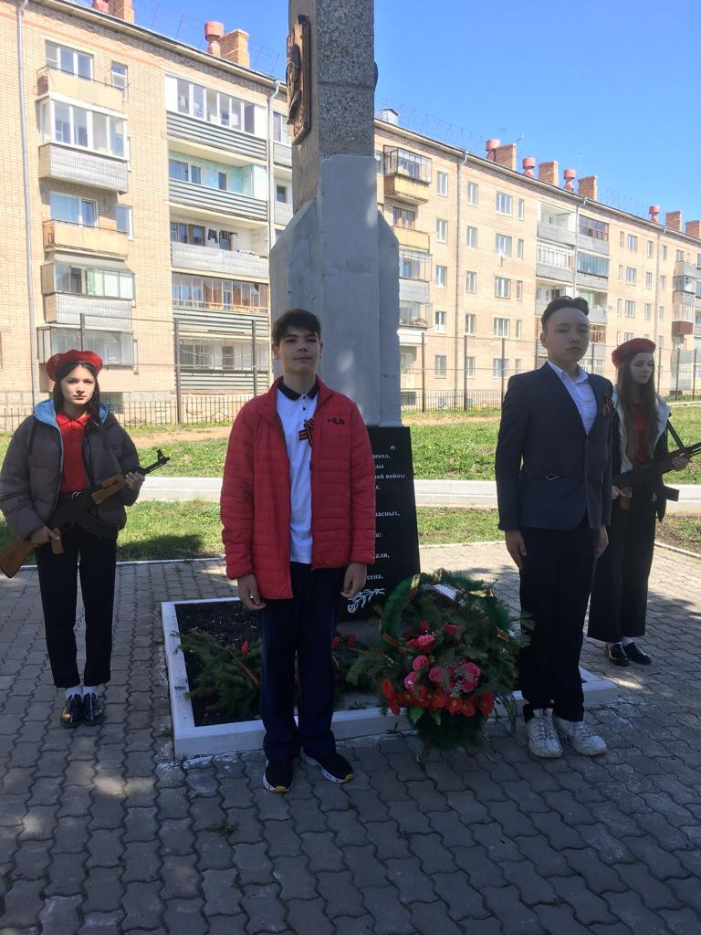 Постер к социальной практике: Чтим память учителей и учеников нашей школы, погибших в годы Великой Отечественной войны