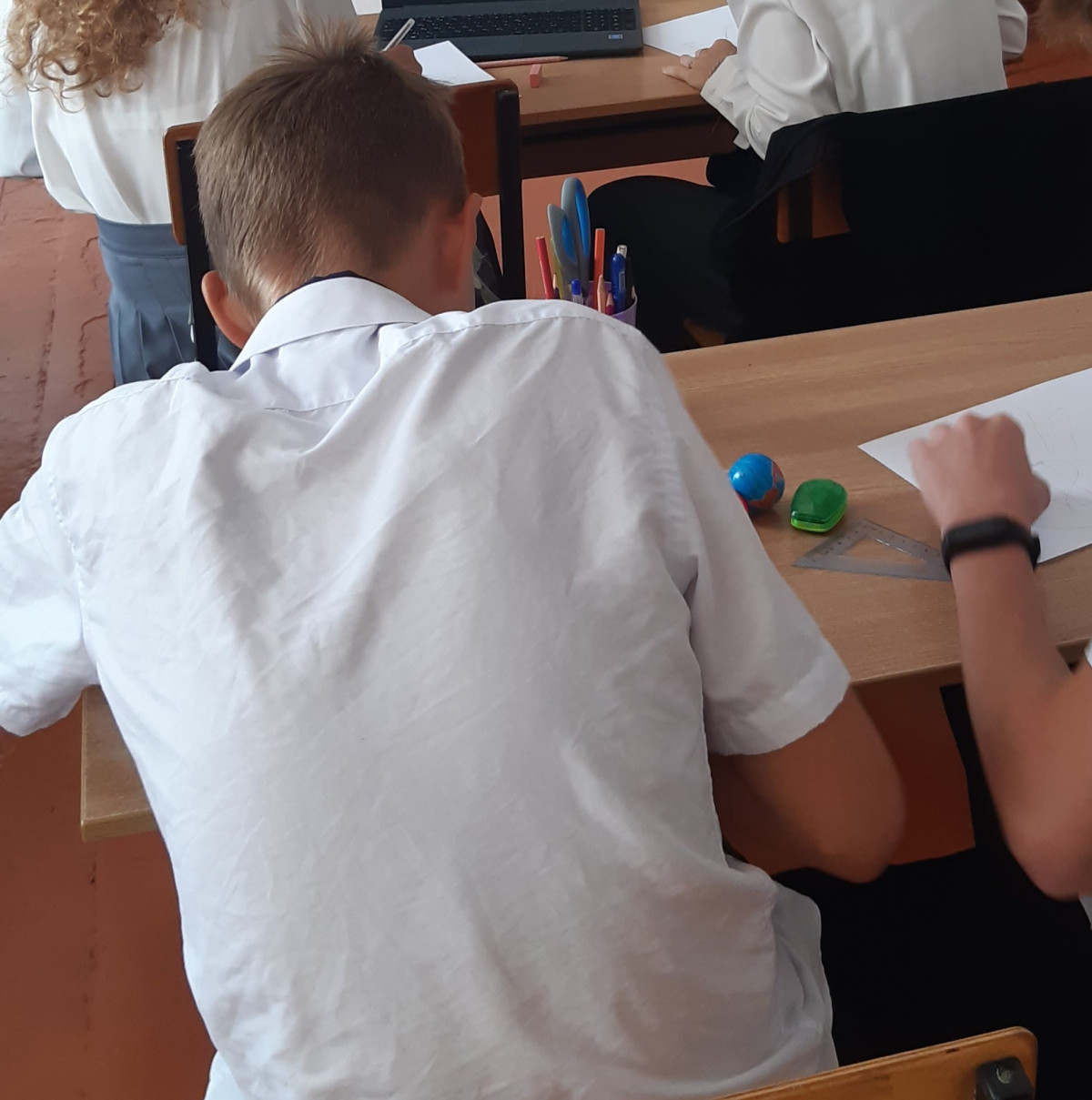 Постер к социальной практике: "Словом можно убить, словом можно спасти...."