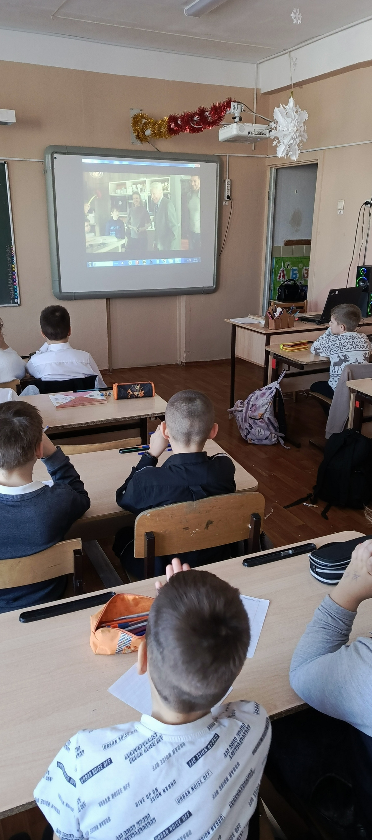 Постер к социальной практике: Воспитываем уважение к труду