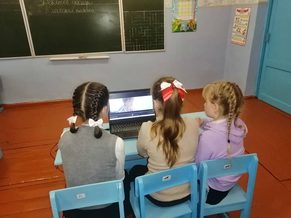 Постер к социальной практике: С праздником 8 марта!