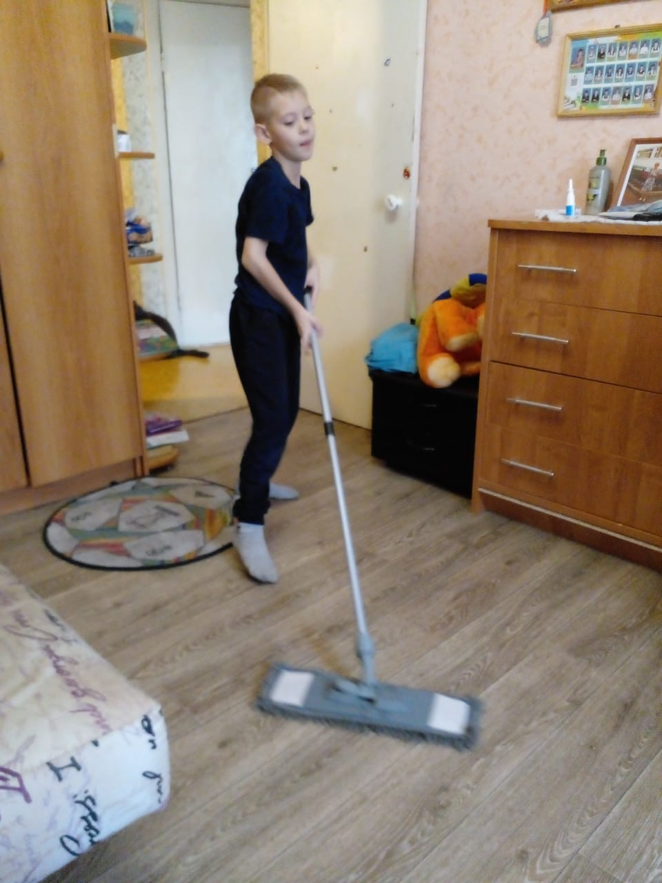 Постер к социальной практике: Стать добрым волшебником - ну-ка, попробуй! Здесь трудности вовсе не надо особой!