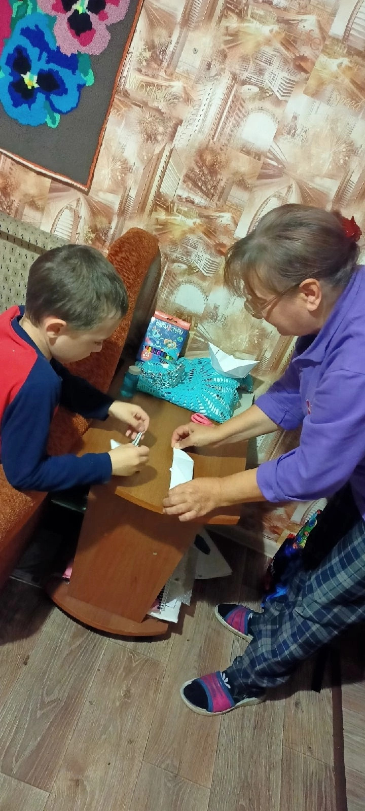 Постер к социальной практике: Кого уважают, того и слушают.