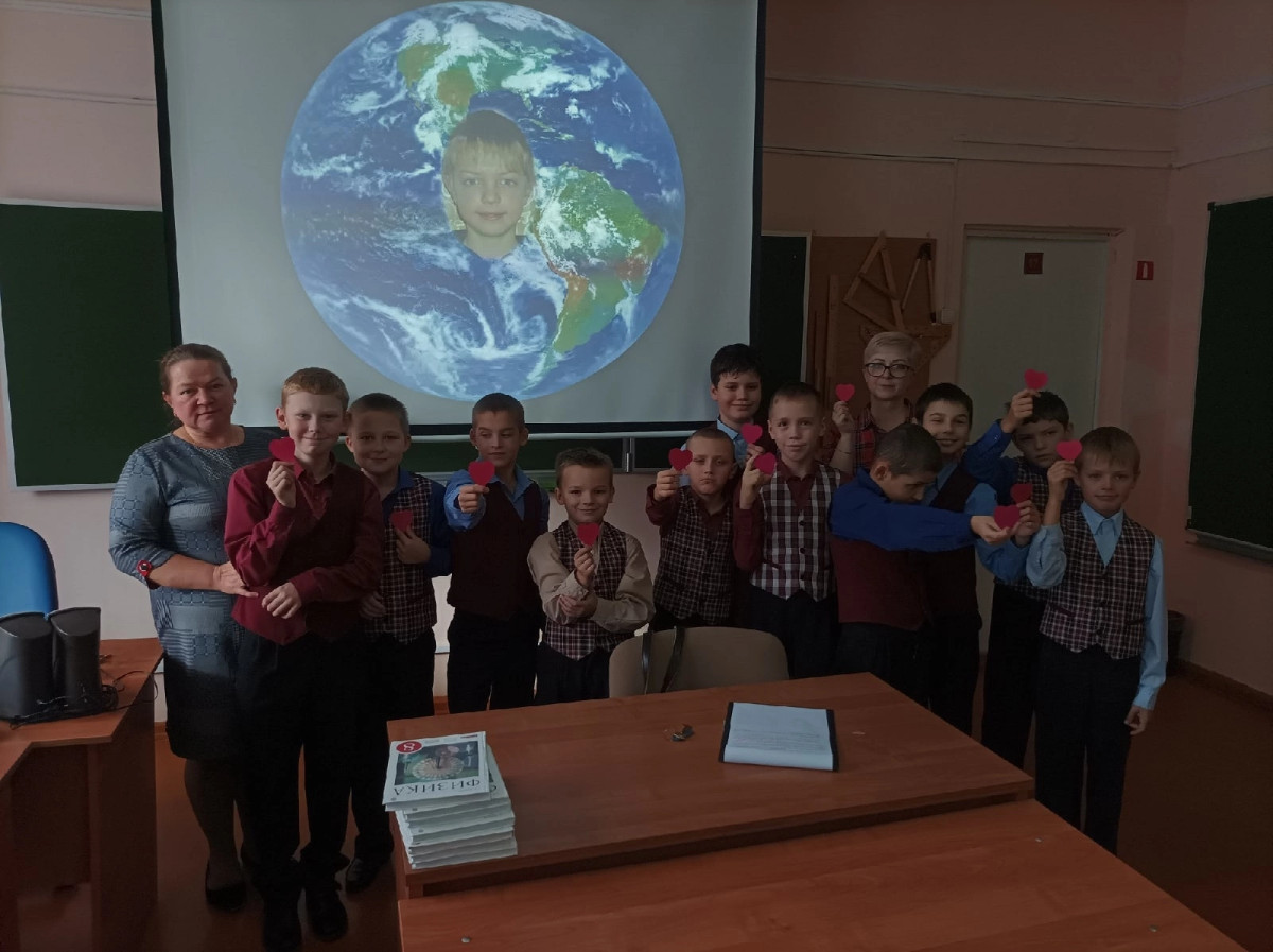 Постер к социальной практике: "Друг в беде не бросит"