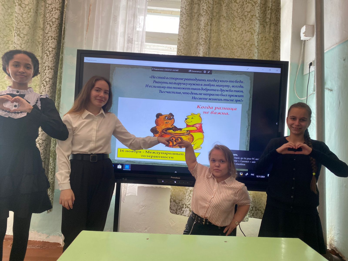 Постер к социальной практике: Делаем окружающих счастливыми