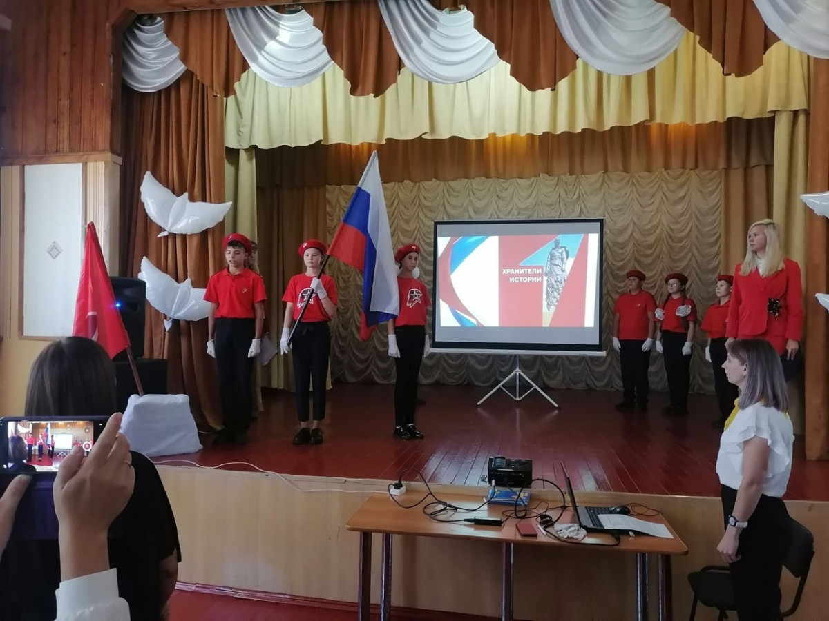 Постер к социальной практике: МОУ Покровская СОШ, Зиминский район, просмотр фильма "Наследники Победы" отчет "Хранители истории"
