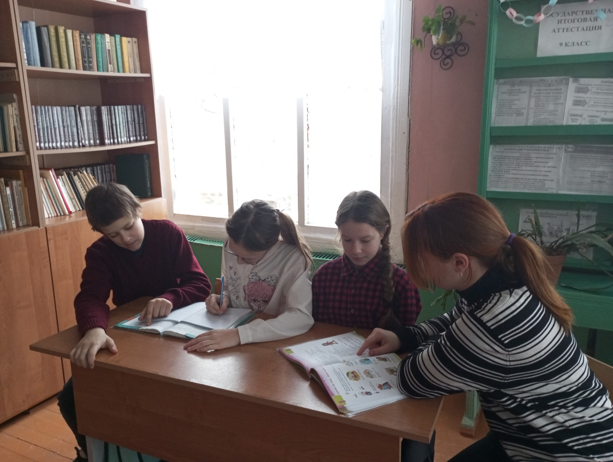 Постер к социальной практике: "Знание лучше богатства"