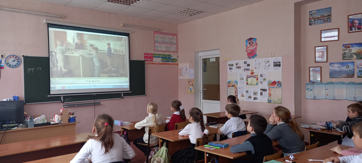 Постер к социальной практике: Пока ты трудишься - ты живёшь.