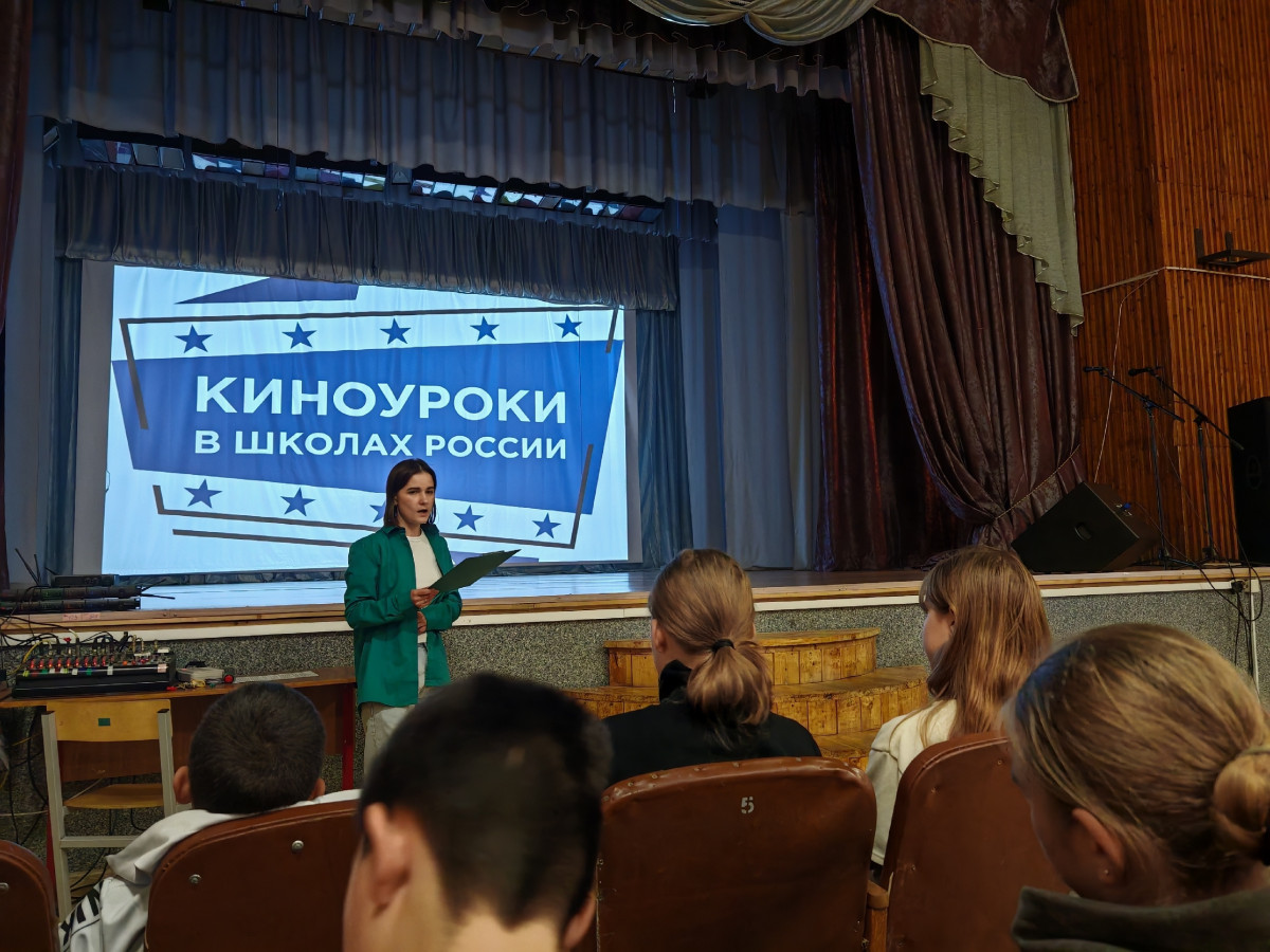 Постер к социальной практике: навести порядок на школьной территории