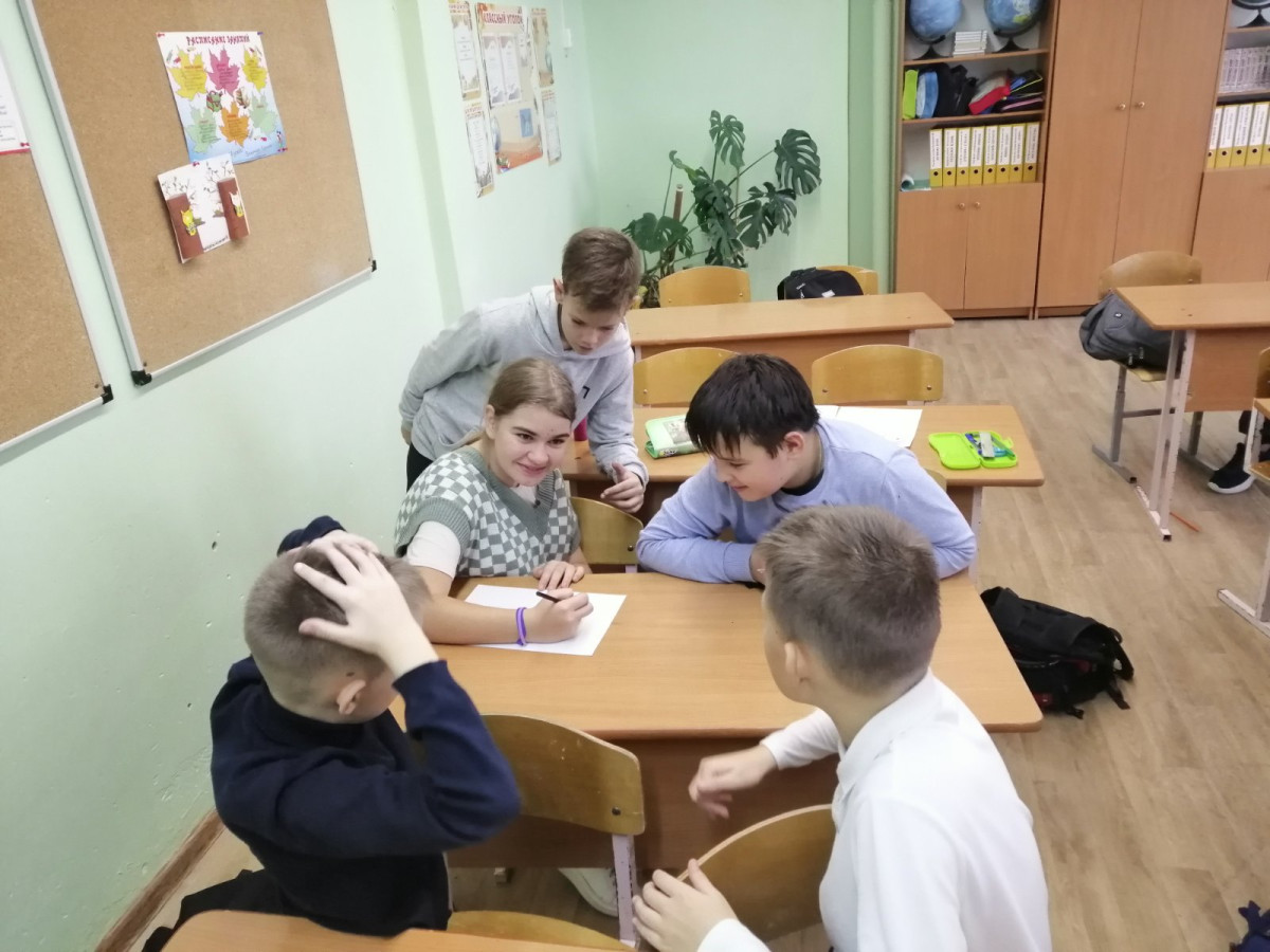 Постер к социальной практике: Дружить и помогать  другим этой жизни.