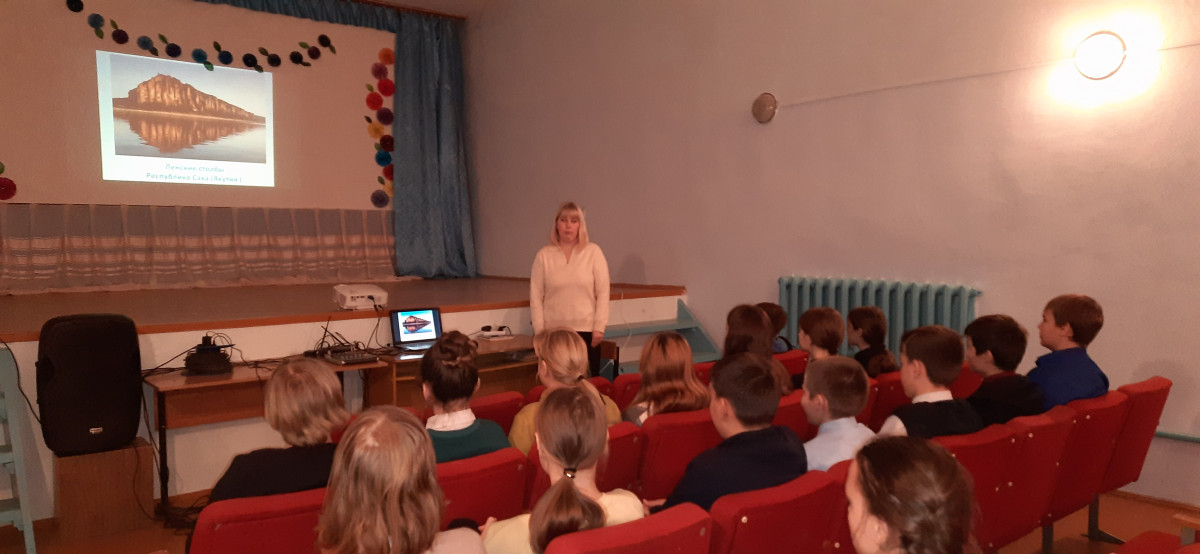 Постер к социальной практике: "С днём матери!"