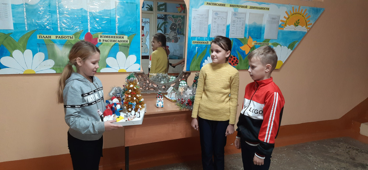 Постер к социальной практике: Новогодние композиции