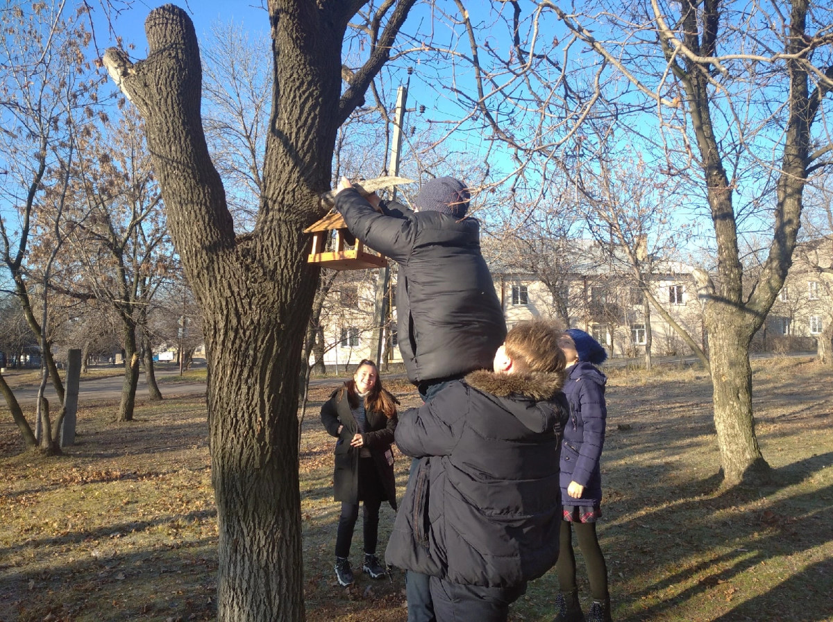 Постер к социальной практике: Заботимся о птицах в предверии зимы.