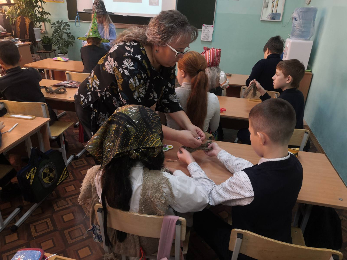 Постер к социальной практике: У кого есть бабушка и дед, тот не знает в жизни бед.