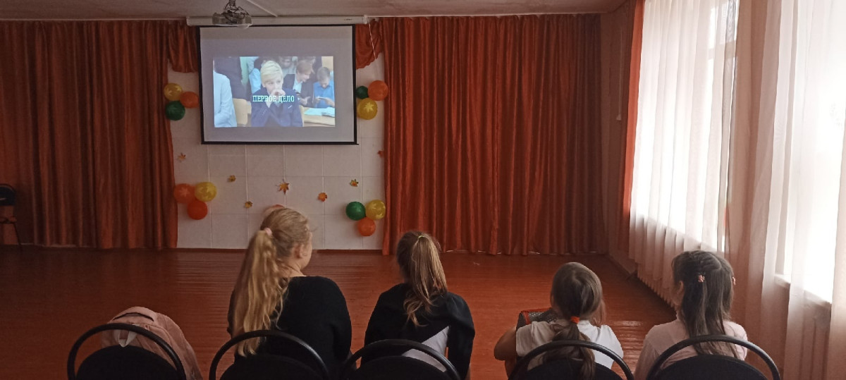 Постер к социальной практике: Сдай макулатуру - спаси дерево!