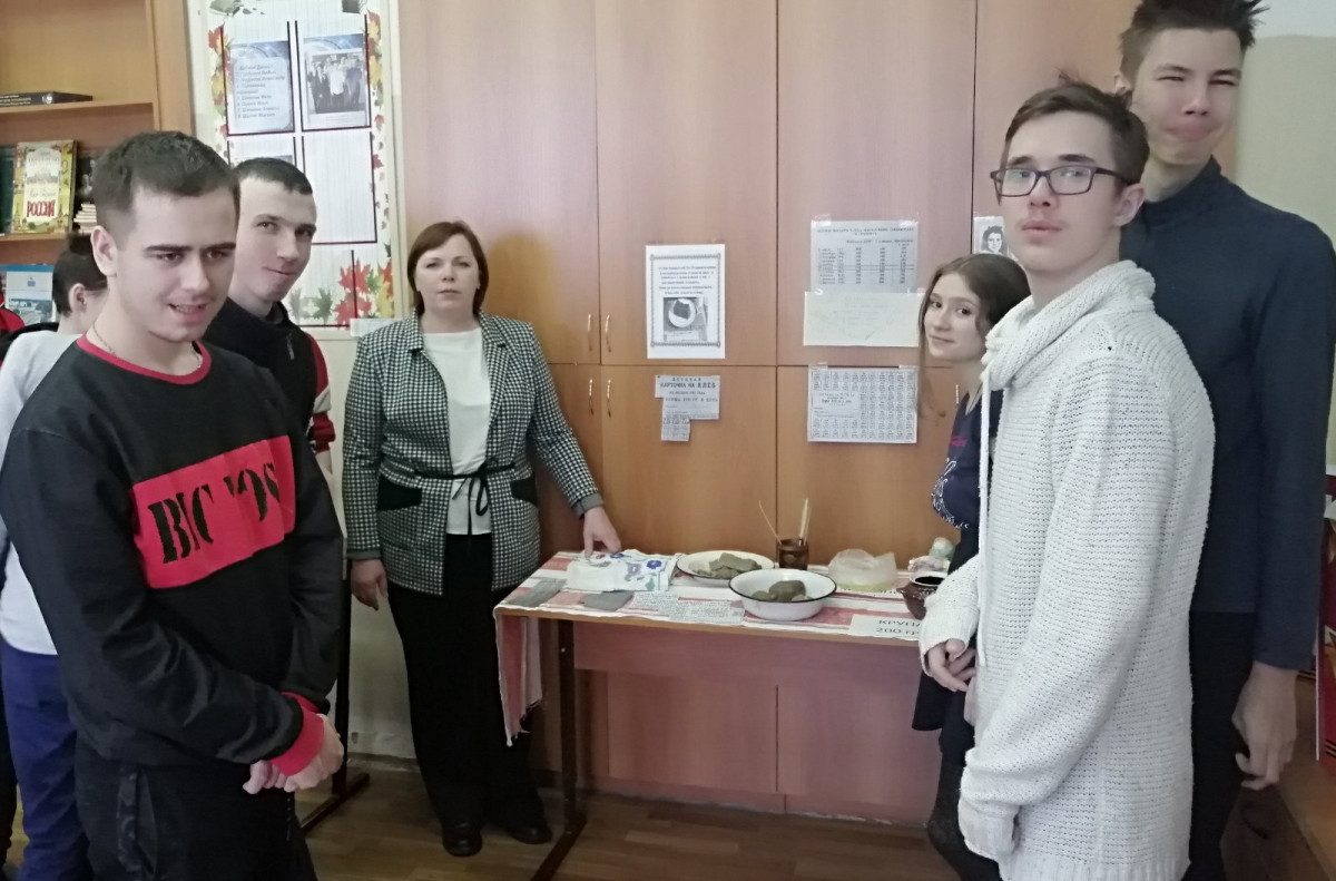 Постер к социальной практике: Поклонимся великим тем годам