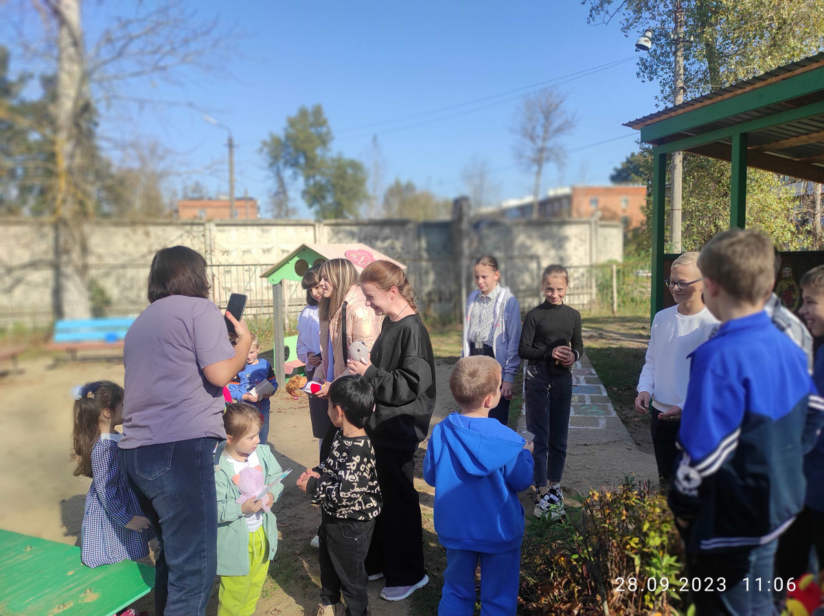 Постер к социальной практике: Игрушка- в ладошке - детство- в окошке