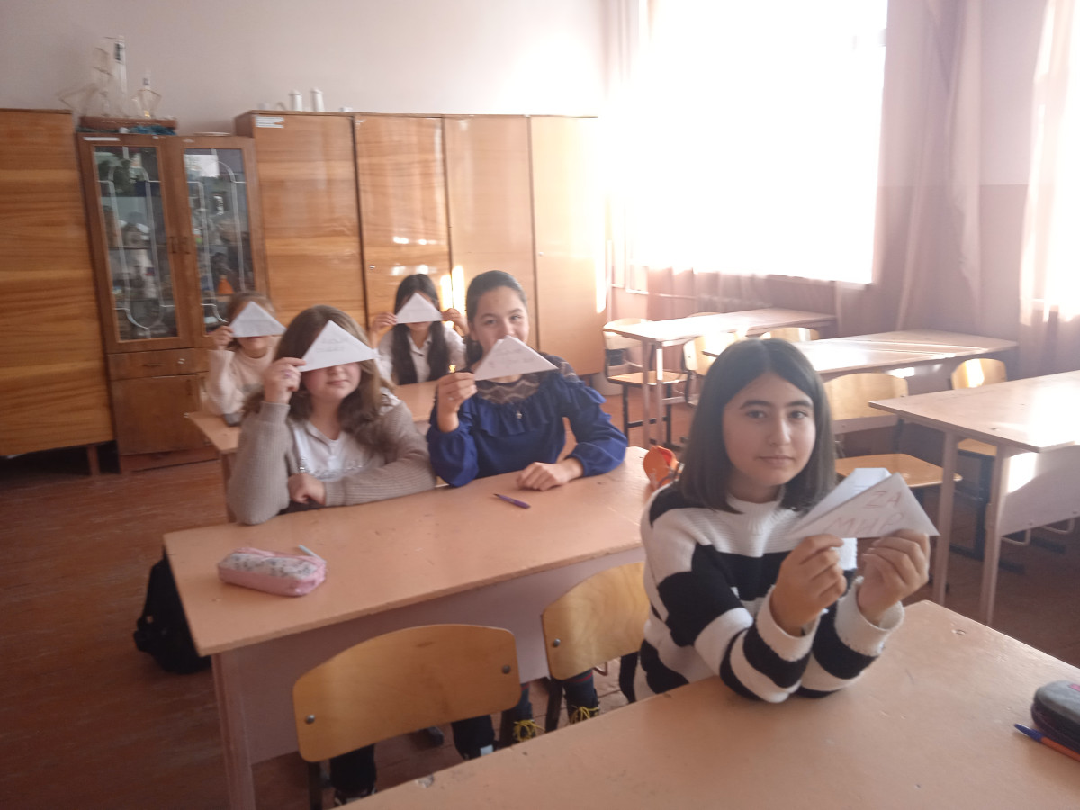 Постер к социальной практике: Счастье – это то, к чему надо стремиться