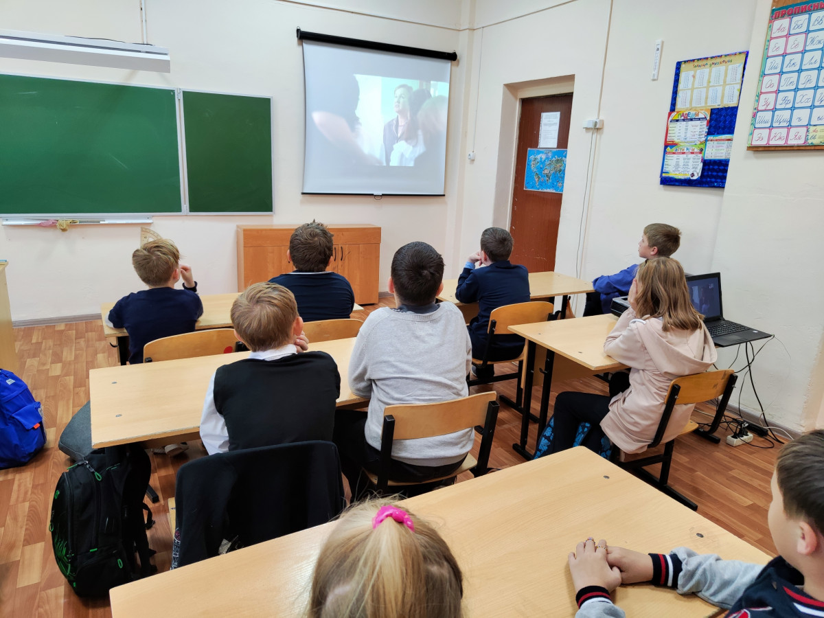 Постер к социальной практике: Помощь людям