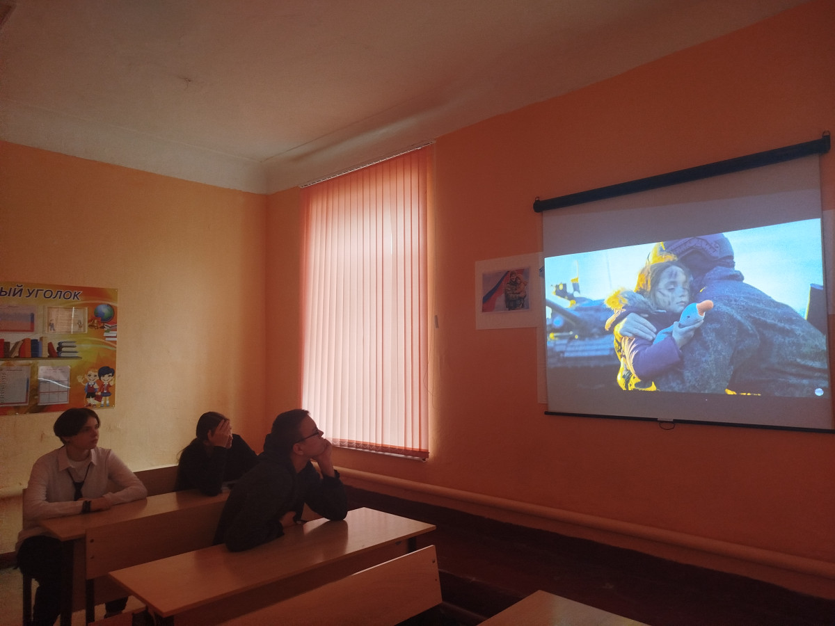 Постер к социальной практике: Новый год в кругу друзей