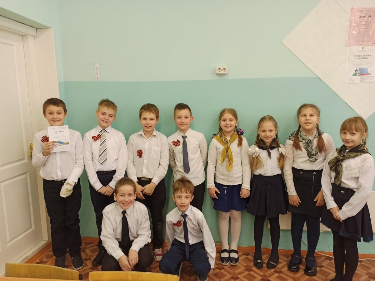 Постер к социальной практике: Доблесть, через военные песни